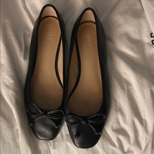 Classic Black Ballet Flats with Bow